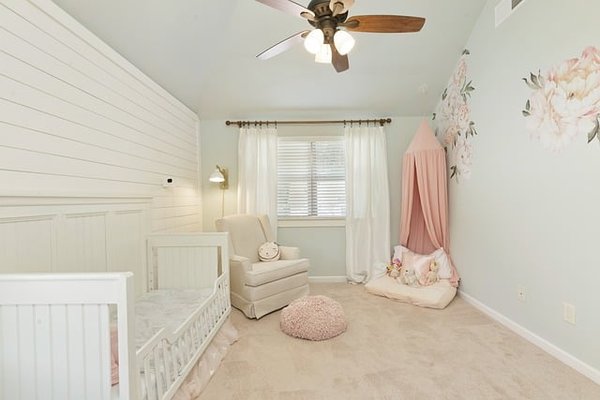 Le lit baldaquin fille : un rêve enchanté à portée de main